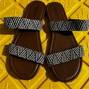 Arizona Jean Company Women's Black and White Patterned Sandals